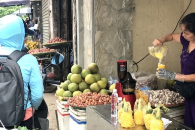 Nắng nóng, bán nước giải nhiệt kiếm vài triệu mỗi ngày