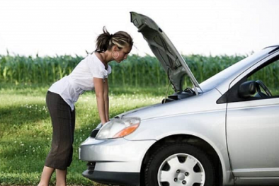 Ô tô đang đi chết máy giữa đường - biết dấu hiệu báo trước để tránh sự cố