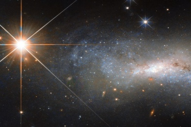 Phát hiện tín hiệu vô tuyến đến từ thiên hà khổng lồ ở rất xa Trái đất