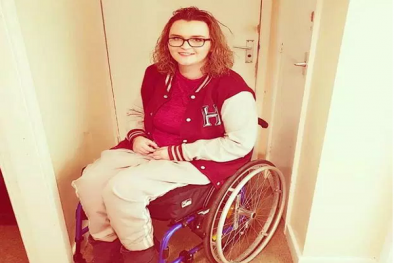 Cô gái 23 tuổi bị liệt vĩnh viễn sau khi thức khuya xem ti vi