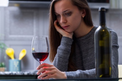 Rượu vang đỏ giúp điều trị các triệu chứng trầm cảm và lo âu