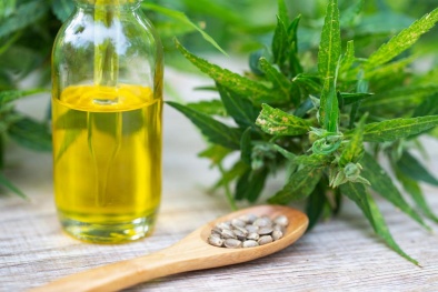 FDA cảnh báo công ty Cureleaf về việc tiếp thị trái phép các sản phẩm CBD