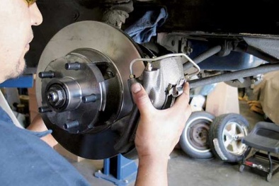 Bảo dưỡng phanh ô tô: 'Phớt lờ' nguy cơ tai nạn khủng khiếp