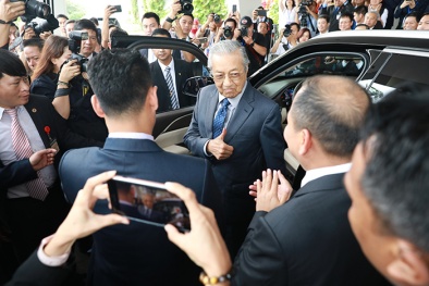 Thủ tướng Malaysia Mahathir Mohamad: 'Xe VinFast rất khỏe, thiết kế đẹp, êm như xe điện'