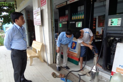 Phạt doanh nghiệp gần 100 triệu đồng vì bán xăng kém chất lượng