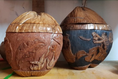 Vỏ dừa khô: Tưởng đồ bỏ đi mà nhiều người lại kiếm được tiền triệu