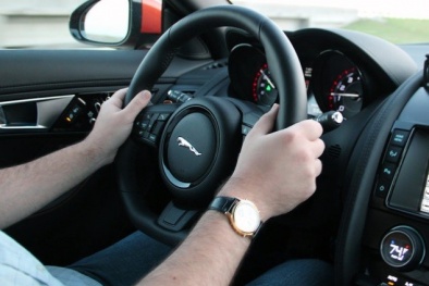 Vô lăng ô tô bị lệch ẩn chứa nhiều nguy cơ tai nạn, tuyệt đối không nên bỏ qua các dấu hiệu này