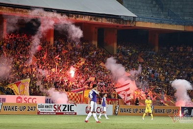 Yêu cầu xử lý nghiêm việc bắn pháo sáng tại sân vận động Hàng Đẫy