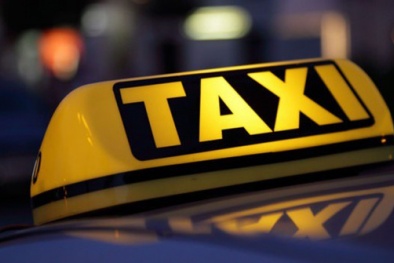 Bộ Giao thông Vận tải giữ quan điểm gắn hộp đèn 'TAXI' cho taxi công nghệ