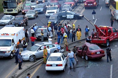 Khi lái xe ô tô không nên vi phạm những 'nguyên tắc sống còn' này