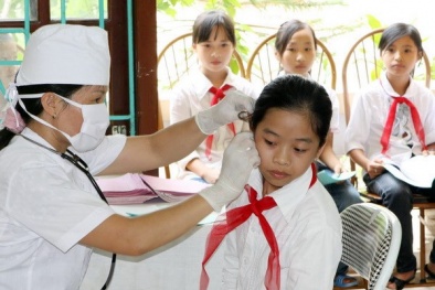Gần 2.000 học sinh đã được khám sức khỏe sau vụ cháy ở Công ty Rạng Đông