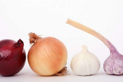 Giảm nguy cơ ung thư vú từ việc thường xuyên ăn hành tây và tỏi