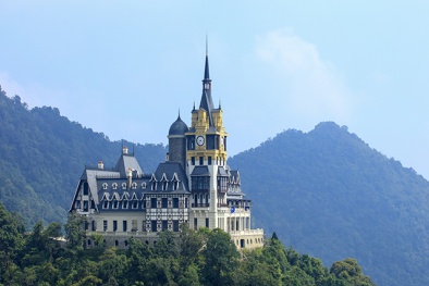 Loạt tài sản ‘khủng’ của ông chủ tòa lâu đài nguy nga 400 tỷ đồng trên đỉnh Tam Đảo 