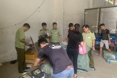 Nhập lậu lượng lớn quần áo thể thao nam giả nhãn hiệu nổi tiếng