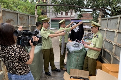 Chặn đứng xe ô tô nhập lậu ốp lưng điện thoại, bóng đèn led từ Trung Quốc