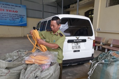 Thu gom túi xách, ba lô học sinh không rõ nguồn gốc về các tỉnh bán kiếm lời