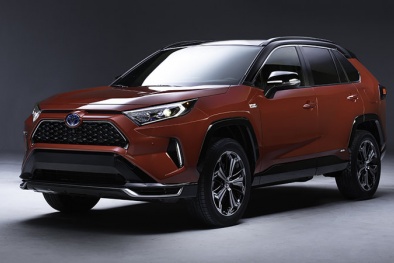 Cận cảnh Toyota RAV4 2021 bản chạy điện vừa lộ diện chính thức