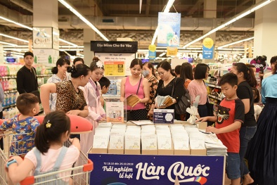 Hàng trăm khách hàng hào ​hứng trải nghiệm 'thiên đường' mỹ phẩm xứ Kim Chi tại VinMart
