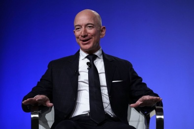 Tỷ phú Jeff Bezos đánh mất ngôi tỷ phú giàu nhất thế giới vào tay Bill Gates