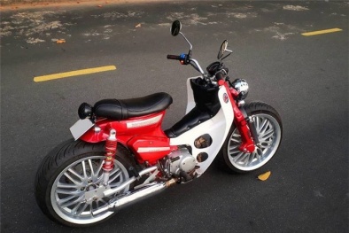 'Mãn nhãn' với Honda Super Cub độ bánh ô tô 'khủng' ở Tây Ninh