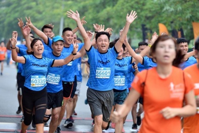 Gần 6.000 vận động viên chạy marathon kêu gọi 'không để nhựa thành rác – cho một ngày mai xanh' tại Hà Nội