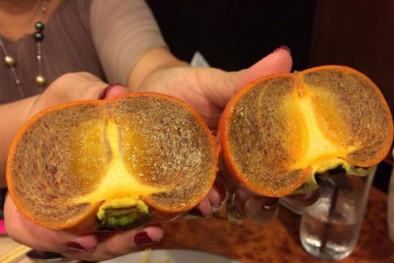 Lý do hồng đen Nhật Bản có giá nửa triệu một kg tại thị trường Hà Nội 