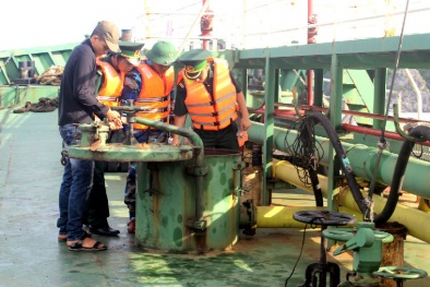 Bắt giữ 3.000 lít dầu DO trái phép trên vùng biển Quảng Ninh