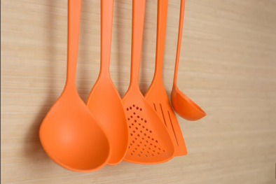 Sử dụng thìa nhựa nấu ăn sẽ kích hoạt những căn bệnh vô cùng nguy hiểm