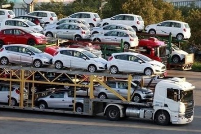 Tháng 10, ô tô 9 chỗ nhập khẩu về Việt Nam tăng đột biến