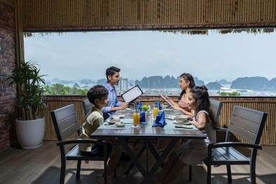 Nhà hàng hải sản Hương Biển: 'nét chấm phá' độc đáo của hệ thống FLC Hotels & Resorts