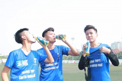Thể lực bền bỉ giúp các cầu thủ thi đấu thăng hoa tại Giải bóng đá học sinh Hà Nội