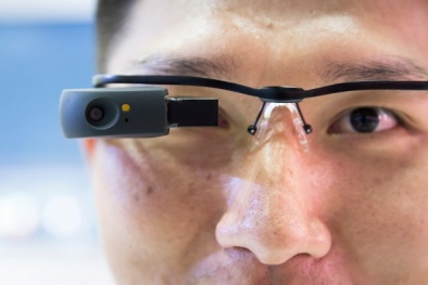 Các 'ông trùm' công nghệ chạy đua về phát minh kính mắt thông minh