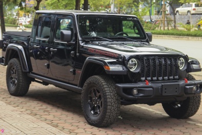 'Mãn nhãn' với mẫu bán tải hạng nặng Jeep Gladiator giá hơn 3,7 tỷ đồng tại Việt Nam