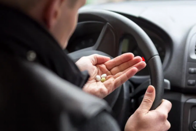 Sử dụng thuốc giảm đau, thuốc cảm lạnh khi lái xe có thể bị phạt và cấm lái xe một năm