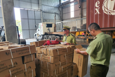 Thu giữ 1.100 bình chữa cháy có dấu hiệu gian lận, giả mạo về nguồn gốc xuất xứ