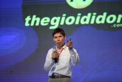 Vừa tặng nhân viên quà lớn, tài sản ông chủ Thế giới Di động ‘bay’ trăm tỷ