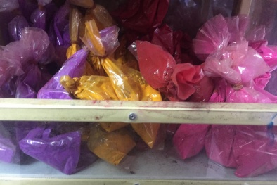 Cảnh báo: Mối nguy hiểm từ bột màu vẽ ‘trôi nổi’