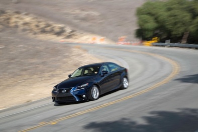 Nguyên tắc ‘sống còn’ khi lái xe ô tô số sàn xuống dốc