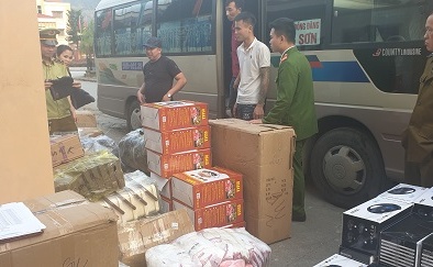 Thu giữ nhiều hàng hóa sản xuất ngoài Việt Nam đang đưa về Thái Nguyên tiêu thụ