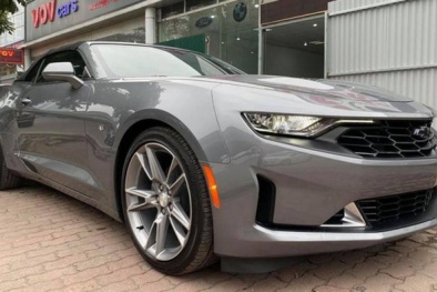 Ngắm tận mắt mẫu Chevrolet Camaro mui trần gần 3 tỷ đồng đầu tiên về Việt Nam