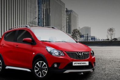 Người giàu nhất Việt Nam tặng điện thoại, xe ô tô cho người mua nhà