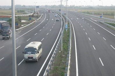 Ô tô bị mất phanh khi đang di chuyển làm gì để tránh tai nạn?