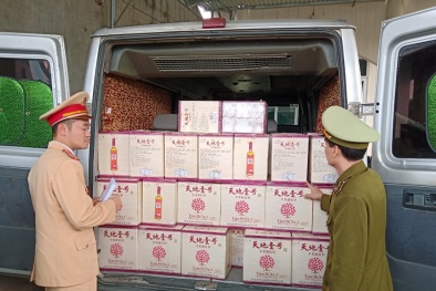 Nhập lậu gần 1000 chai dấm táo Tian Di No.1 về các tỉnh tiêu thụ