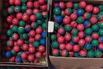 Chào bán các loại pháo trên mạng xã hội dịp cận tết lại 'nóng'