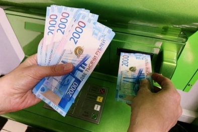 Kỳ lạ loại tiền được in bằng giấy khử trùng ở Nga 