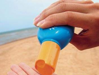 Hóa chất từ kem chống nắng có thể ngấm vào máu gây ra tác hại khủng khiếp