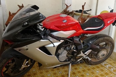 Nhập lậu mô tô với giá 'khủng' bị 'tóm gọn'