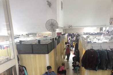 Quản lý thị trường truy quét hàng giả tại Saigon Square và Lucky Plaza