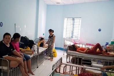 Nghi do ăn xôi gà khiến nhiều học sinh bị ngộ độc phải cấp cứu