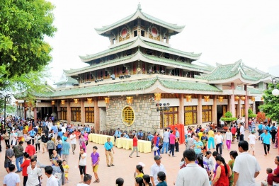 Đi lễ đầu năm tại miền Nam, không thể bỏ qua các điểm đến tâm linh này